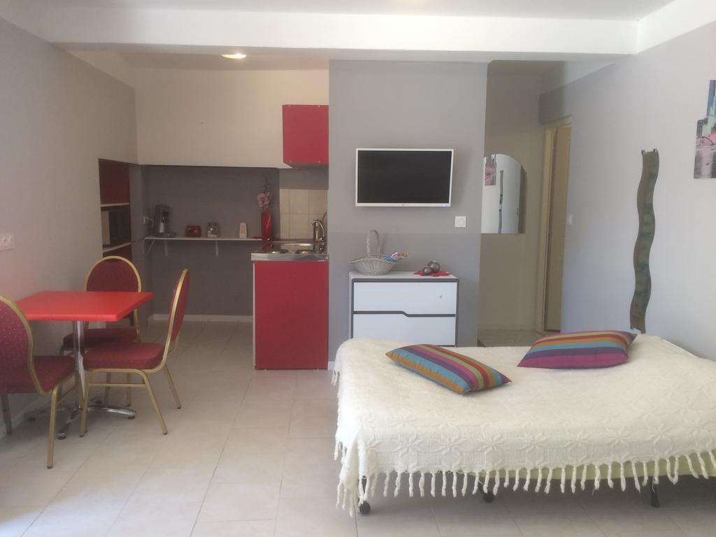 Jolie Appartement, L'Enclave Des Secrets L'Isle-sur-la-Sorgue Bagian luar foto